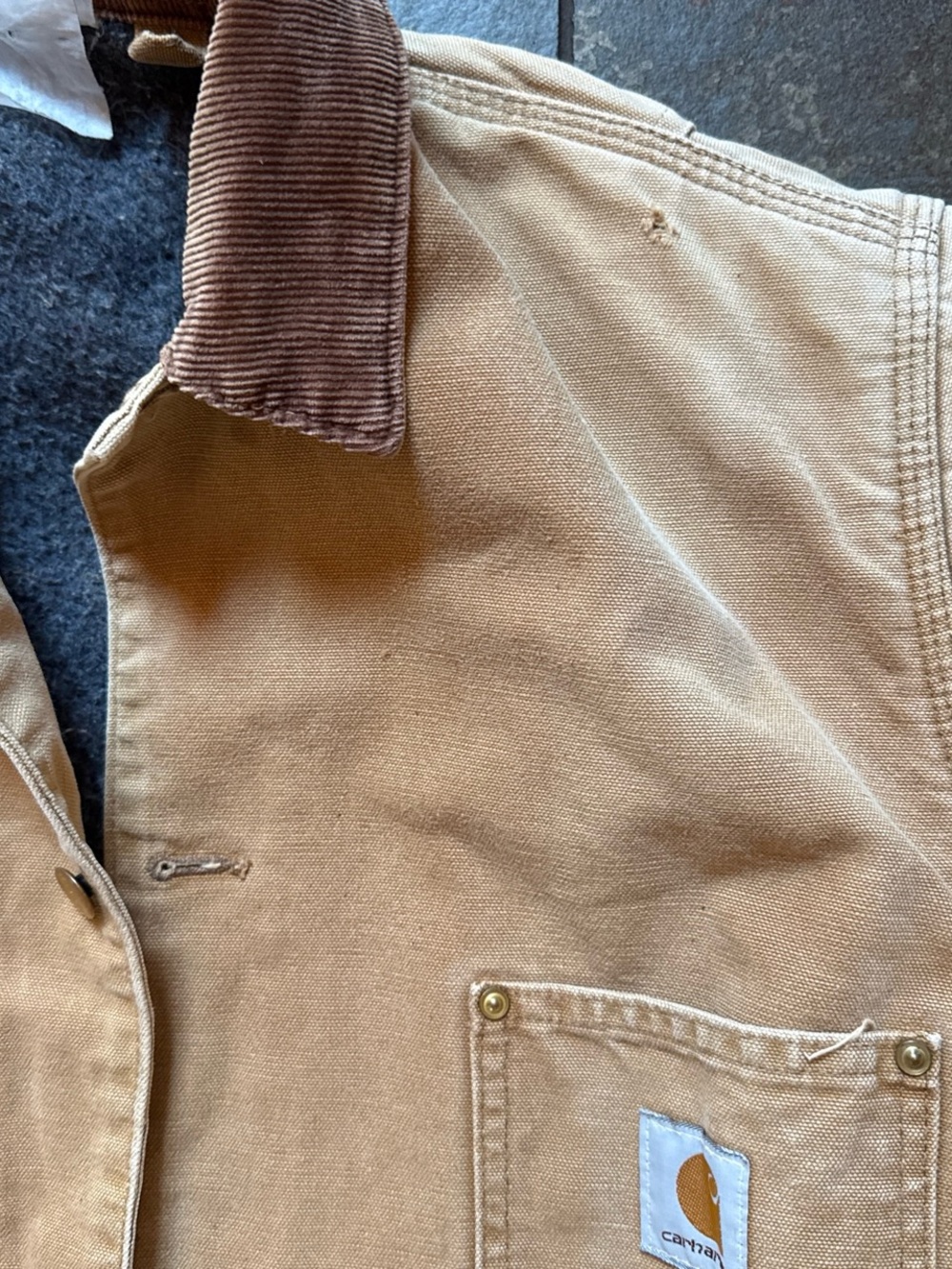 Vintage distressed Carhartt men’s  Tan Utility Jacket with Brown Corduroy Collar - Picture 5 of 8